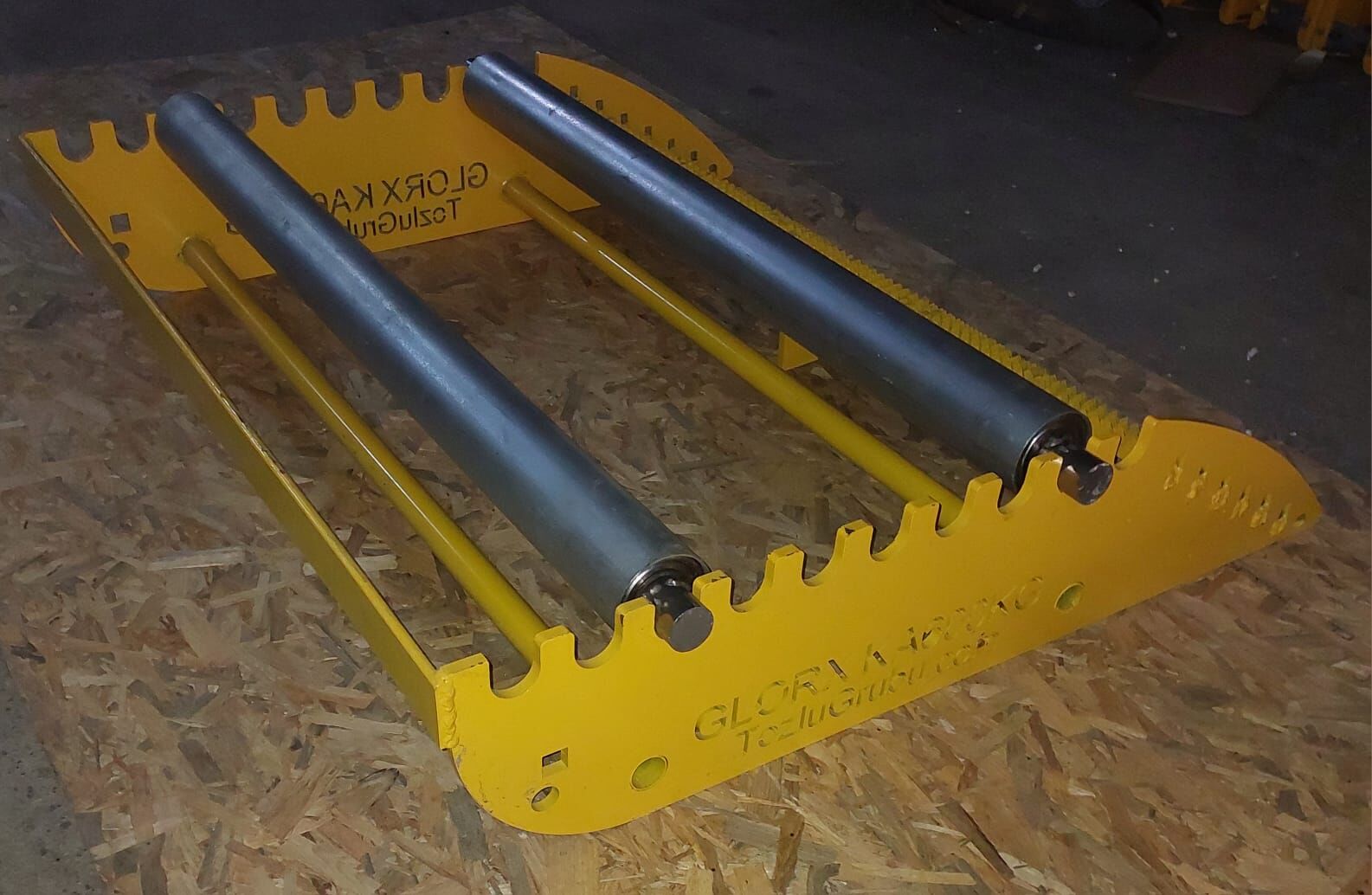 ZEMİN TİPİ KABLO MAKARA AÇICI 100CM X 100 CM ÇAP AYARLI 600KG KAPASİTE RAMPALI